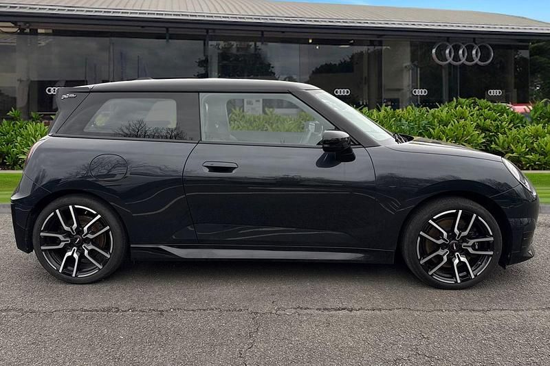 Used Mini Cooper SE Sport 53 kW (73 HP) 2024 Grey Hatchback