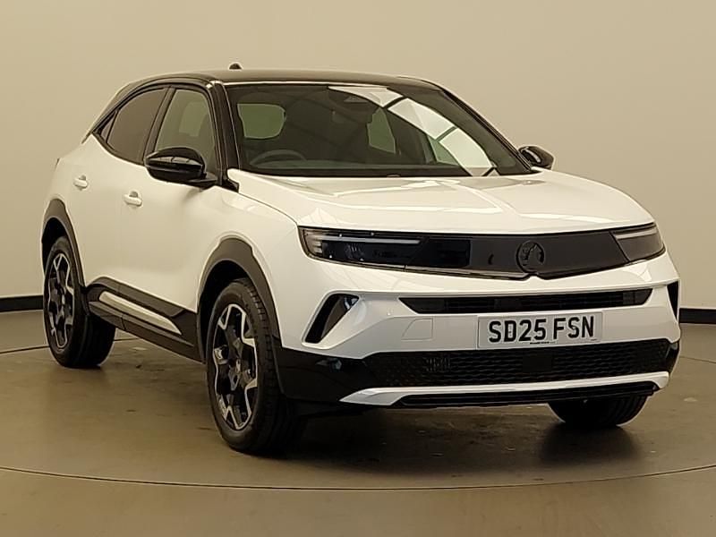 Brilliant paint arctic white New 2025 Vauxhall Mokka SUV | £20,998 (Super price) - Image 1/4