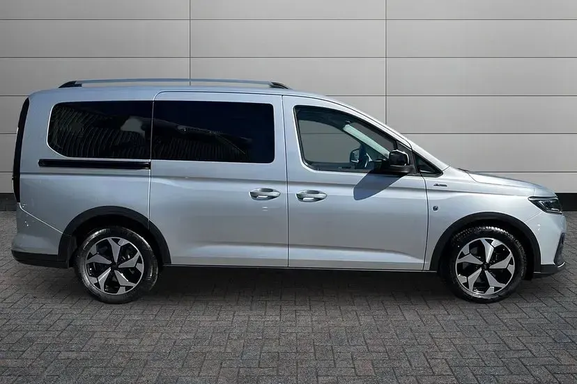 Used Ford Tourneo Connect Active 120 HP (88 kW) 2025 Silver MPV