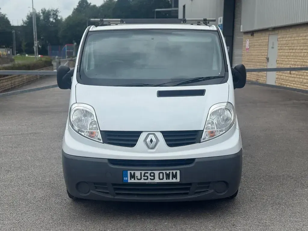 Used Renault Trafic 115 HP (84 kW) 2010 White MPV