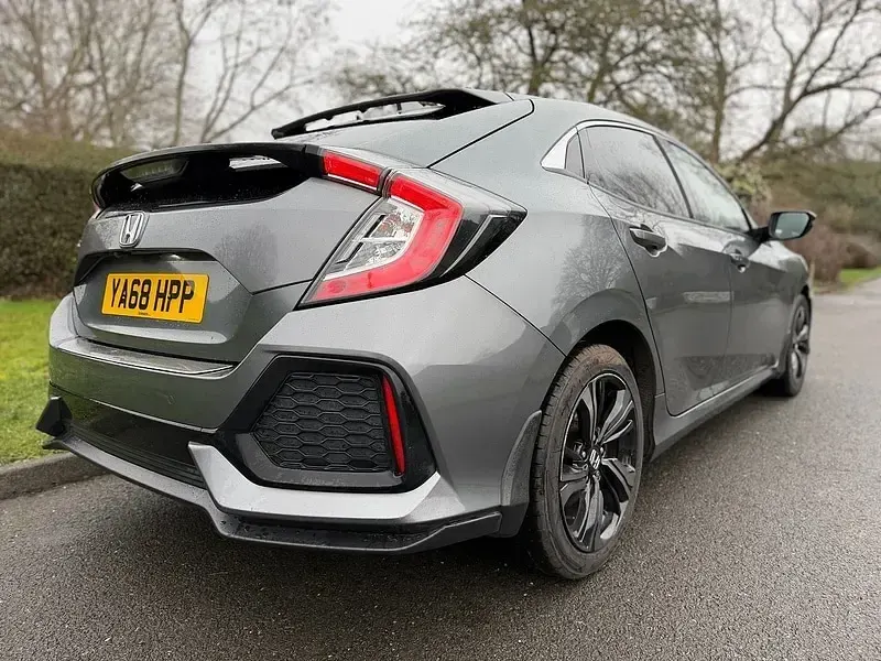 Käytetty Honda Civic EX 126 HP (92 kW) 2018 Harmaa Viistoperä