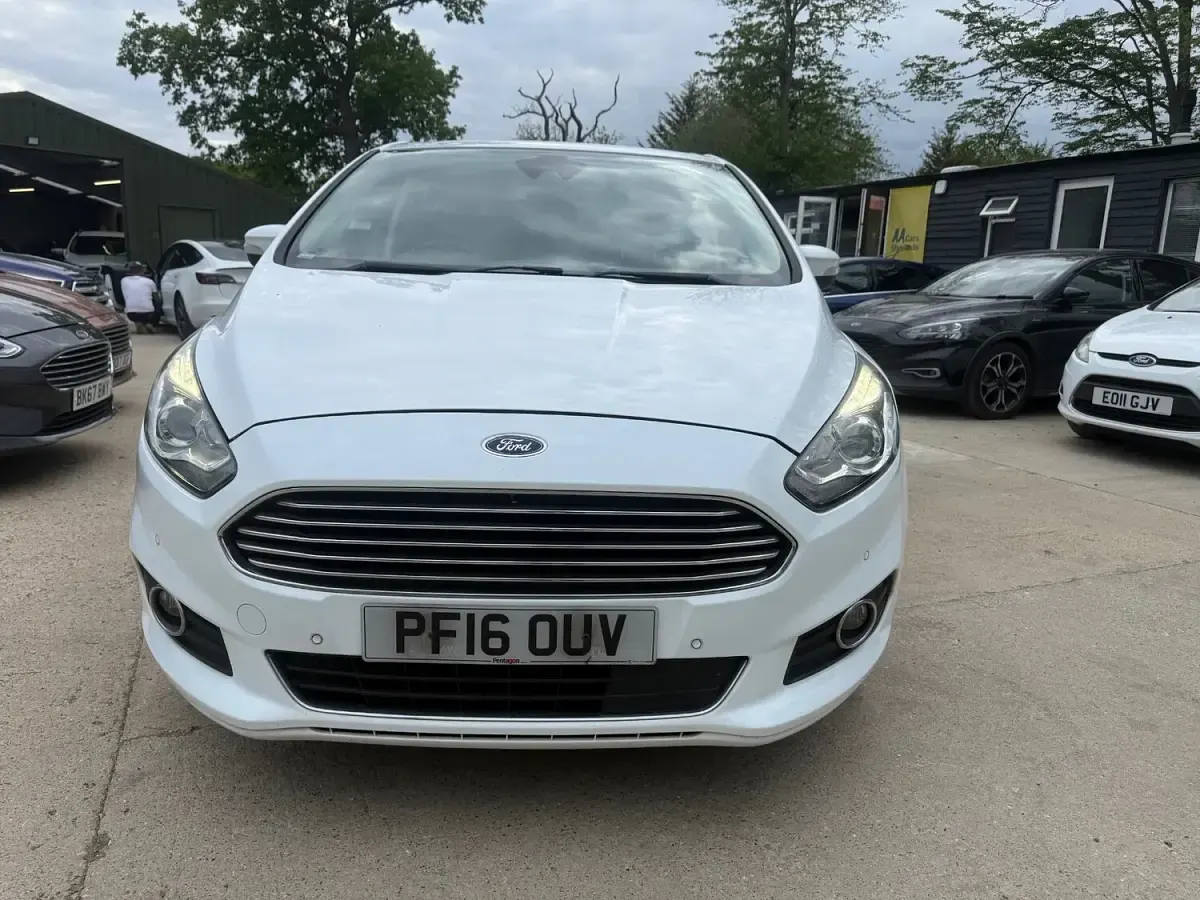 Used Ford S-MAX Titanium 150 HP (110 kW) 2016 White MPV