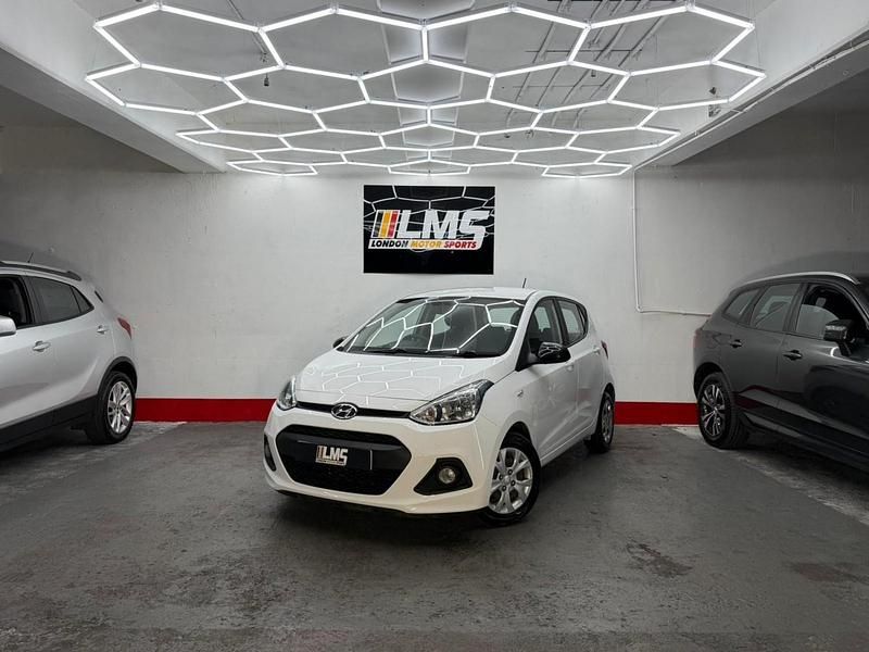 Used Hyundai i10 SE 66 HP (48 kW) 2016 White Hatchback