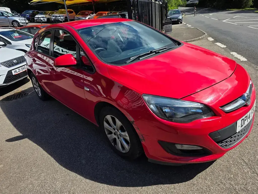 Used Vauxhall Astra Design Edition 2014 Red Hatchback
