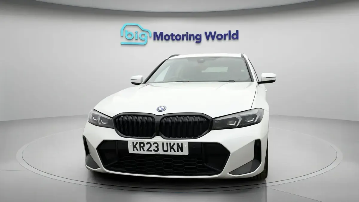 Used BMW 330e M Sport 292 HP (214 kW) 2023 White Estate
