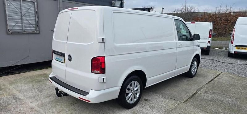 Second-hand VW Transporter Highline 150 CP (110 kW) 2022 Alb Van