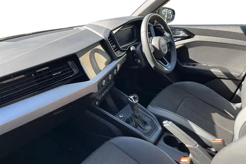 Begagnad Audi A1 S-Line 95 HK (69 kW) 2024 Svart SUV