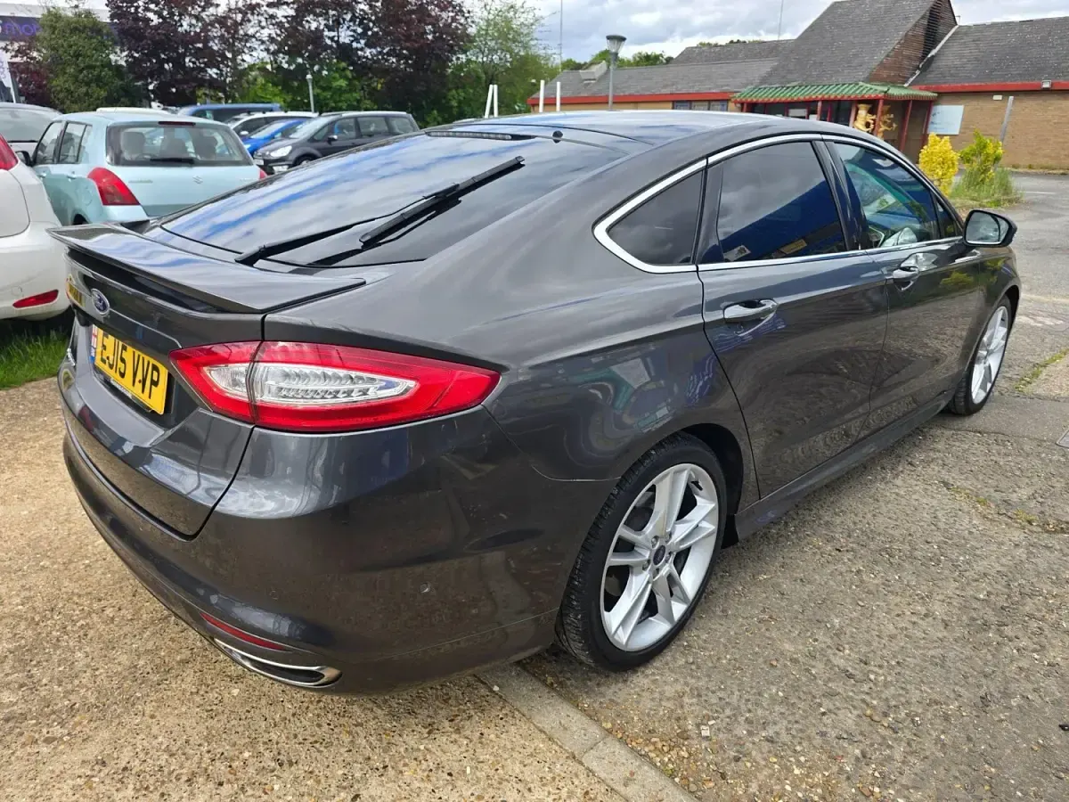 Begagnad Ford Mondeo Titanium 180 HK (132 kW) 2015 Grå Halvkombi