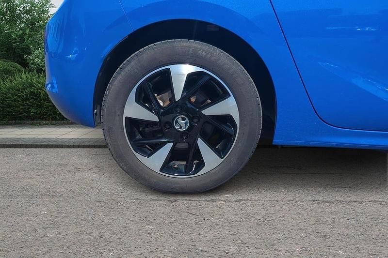 Second-hand Vauxhall Corsa-e Design Edition 100 kW (136 CP) 2024 Albastru Hatchback