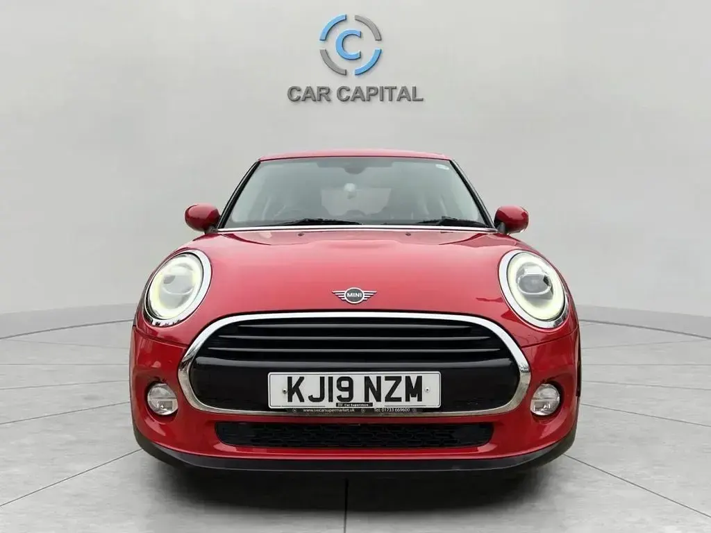 Used Mini Cooper Classic 136 HP (100 kW) 2019 Red Hatchback