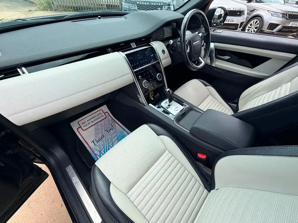 Used Land Rover Discovery Sport SE Dynamic 180 HP (132 kW) 2019 Black SUV
