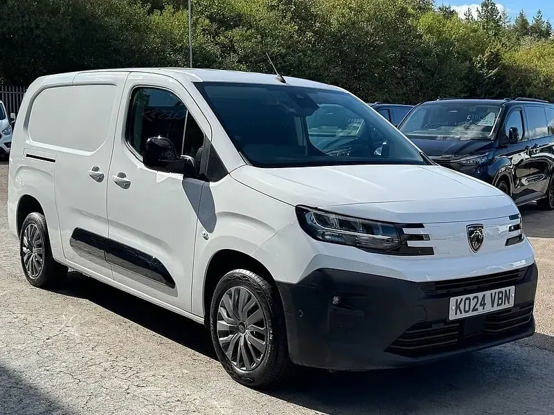 Used Peugeot Partner 100 HP (73 kW) 2024 White MPV