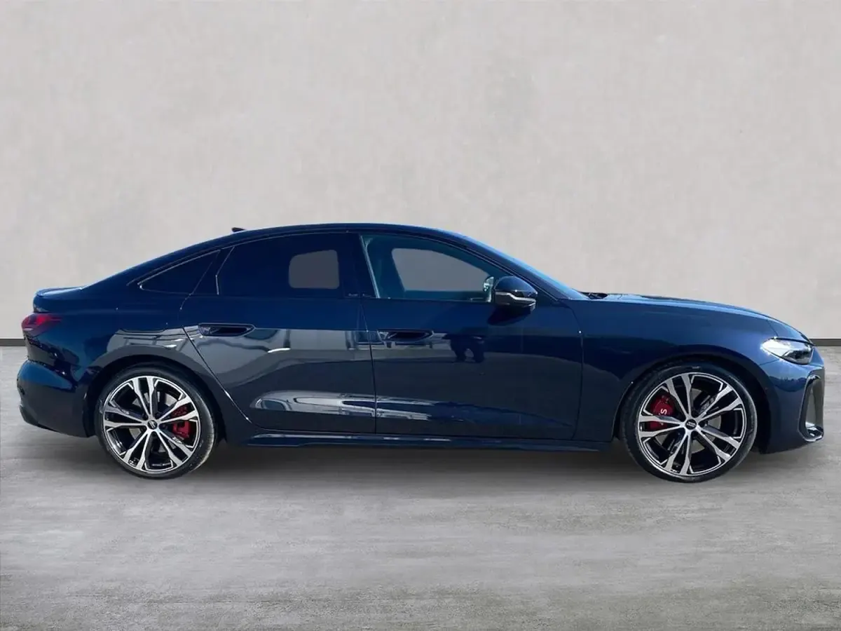 Begagnad Audi A5 Design 367 HK (269 kW) 2025 Blå Kombi