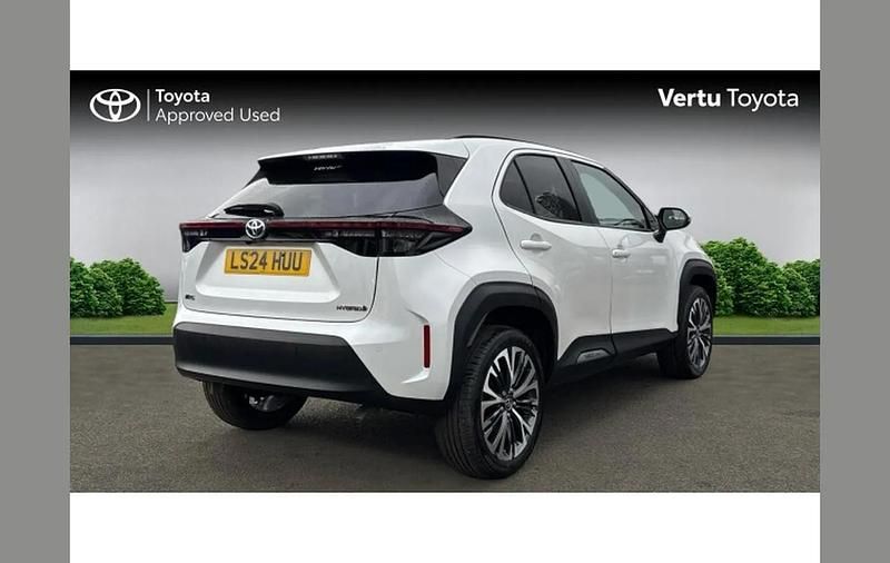 Used Toyota Yaris Cross 113 HP (83 kW) 2024 White SUV