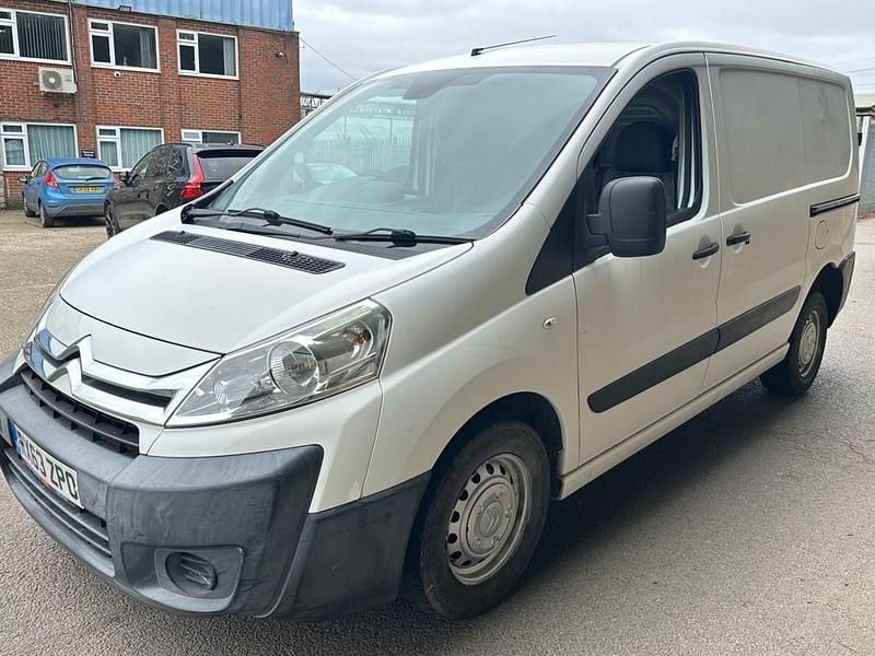 Begagnad Citroën Dispatch 90 HK (66 kW) 2013 Vit Minibuss