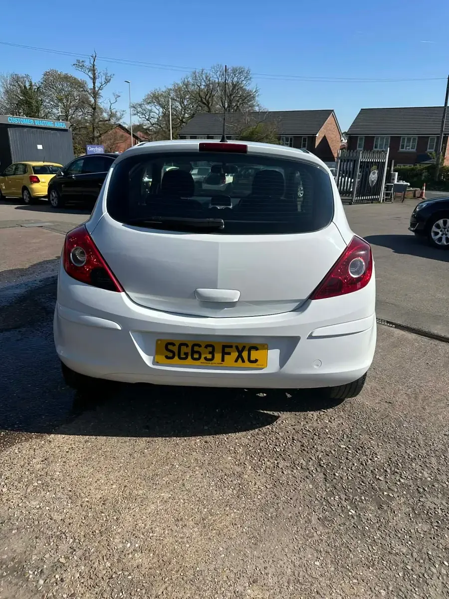 Second-hand Vauxhall Corsa 2013 Alb Hatchback