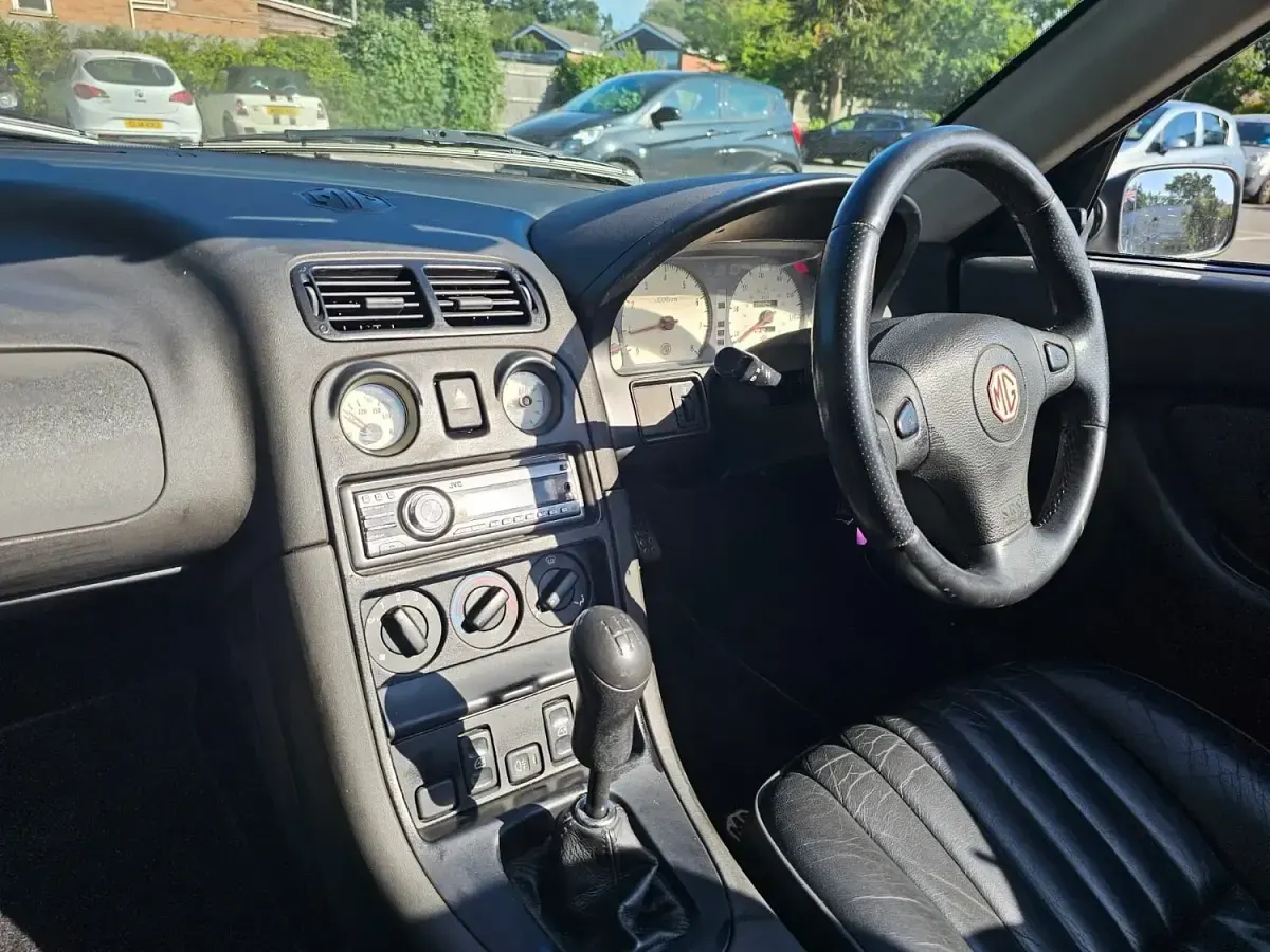 Used MG F 344 HP (253 kW) 1999 Silver Cabriolet