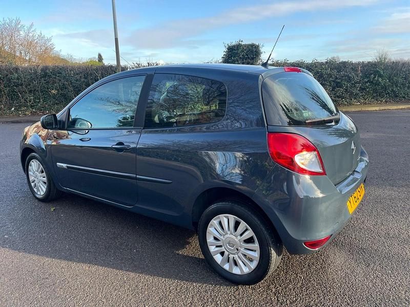 Used Renault Clio IV Expression+ 75 HP (55 kW) 2012 Blue Hatchback