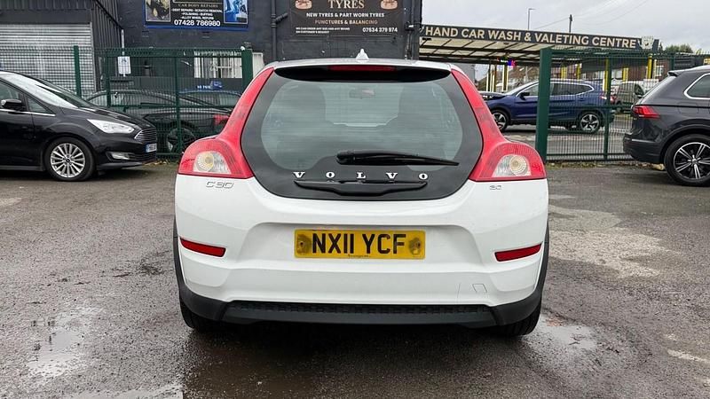 Used Volvo C30 145 HP (106 kW) 2011 White Hatchback