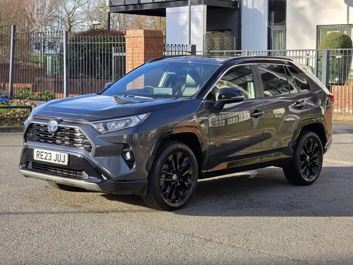 Usado Toyota RAV4 218 HP (160 kW) 2023 Cinzento SUV