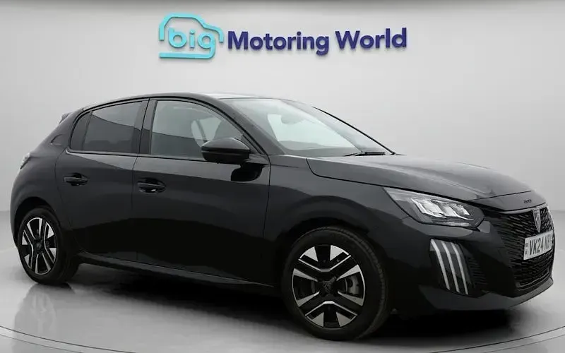 Used Peugeot 208 Allure 101 HP (74 kW) 2024 Hatchback