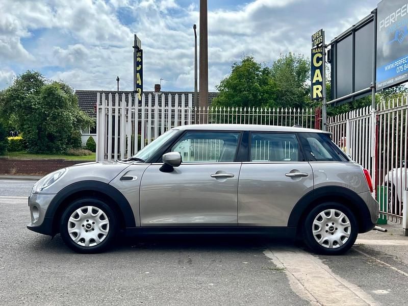 Usado Mini ONE Comfort 2019 Plateado Utilitario
