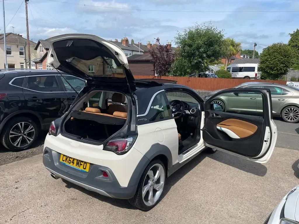 Used Vauxhall Adam Rocks 87 HP (63 kW) 2014 White Hatchback