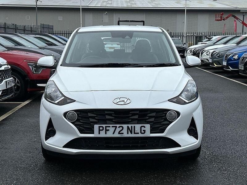 Used Hyundai i10 SE 67 HP (49 kW) 2022 White Hatchback