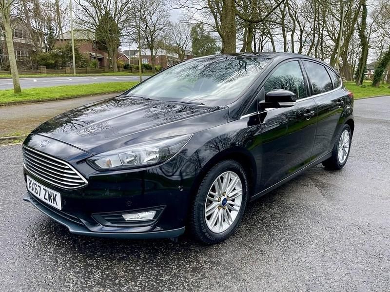 Used Ford Focus Zetec 120 HP (88 kW) 2017 Black Hatchback