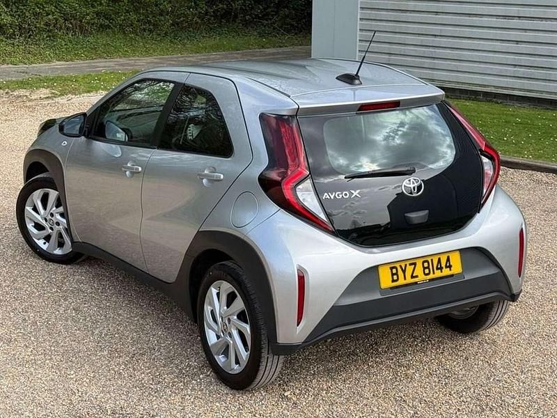 Used Toyota Aygo X PURE 72 HP (52 kW) 2023 Silver SUV