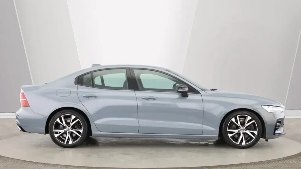 Usado Volvo S60 R-Design 250 HP (183 kW) 2022 Cinzento Sedan