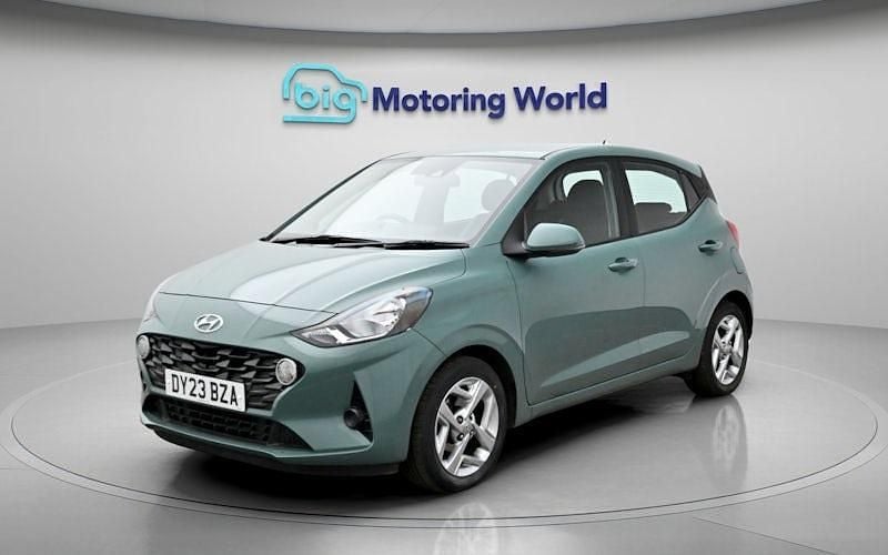 Used Hyundai i10 SE 67 HP (49 kW) 2023 Green Hatchback