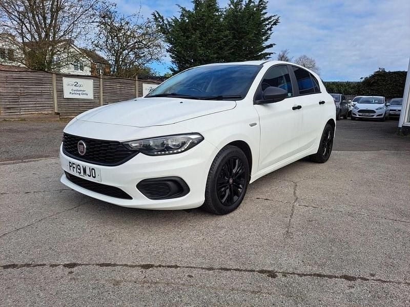 Used Fiat Tipo Easy 95 HP (69 kW) 2019 White Hatchback