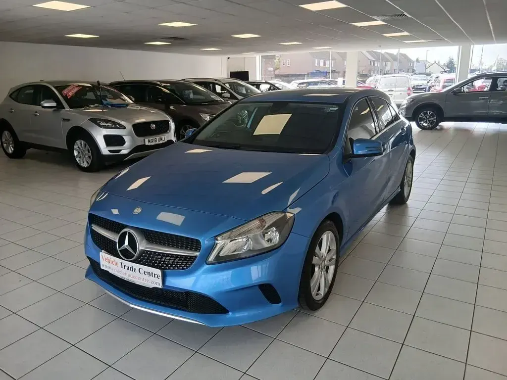 Used Mercedes A180 122 HP (89 kW) 2016 Blue Hatchback