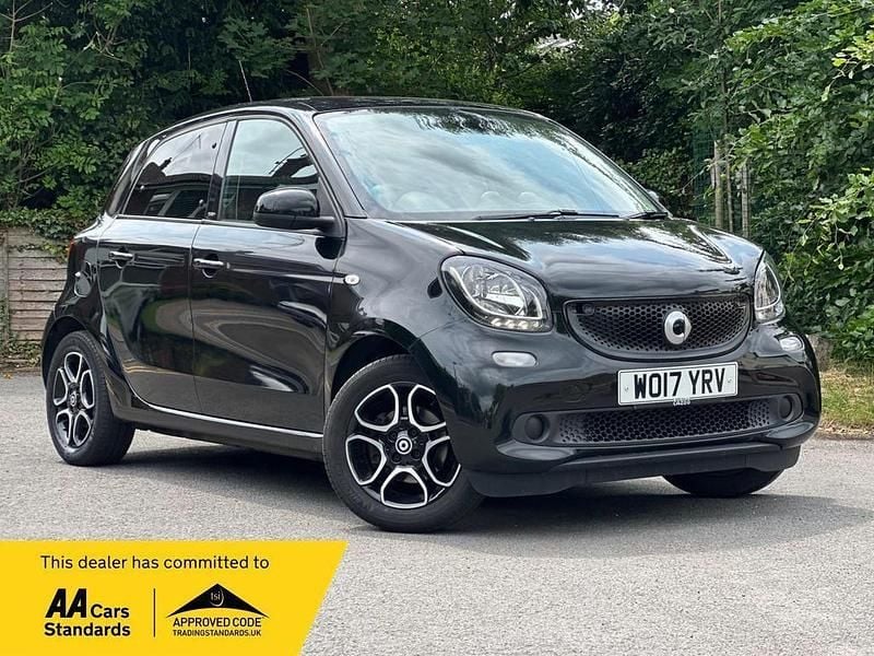 Black Used 2017 Smart ForFour Premium Hatchback | £7,990 (Good price) - Image 1/3