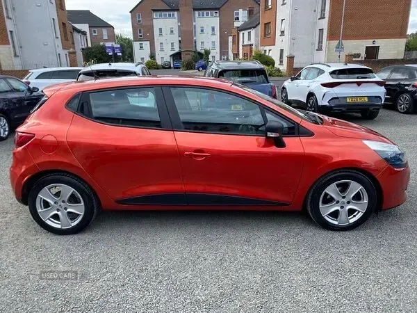 Used Renault Clio Expression+ 75 HP (55 kW) 2014 Red Hatchback