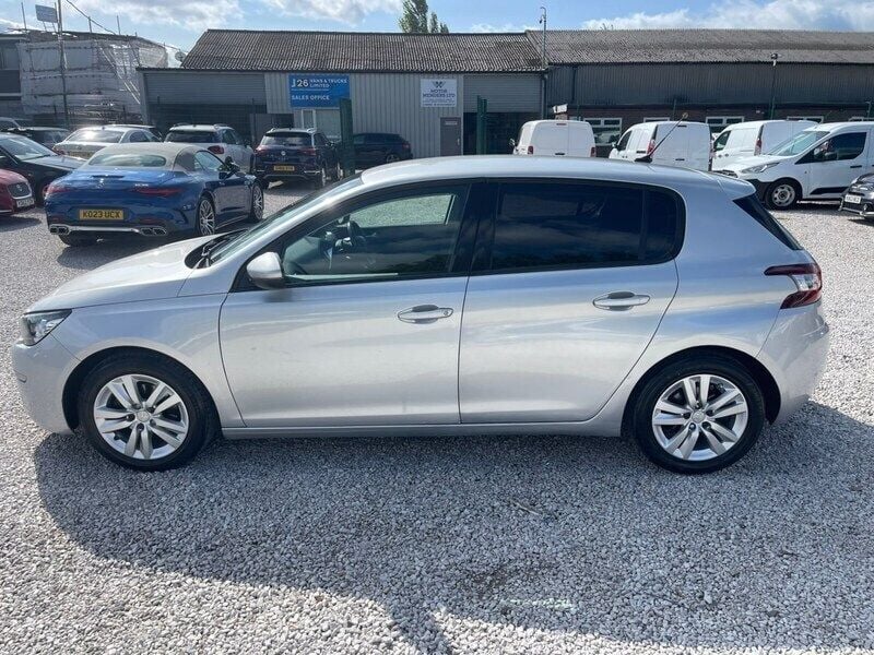 Used Peugeot 308 Active 115 HP (84 kW) 2014 Silver Hatchback