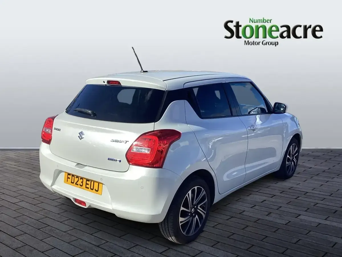 Używany Suzuki Swift SZ5 2023 Biały Hatchback
