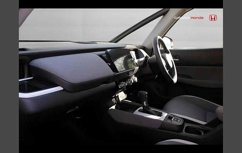 Used Honda Jazz Hybrid 109 HP (80 kW) 2023 Crystal red Hatchback