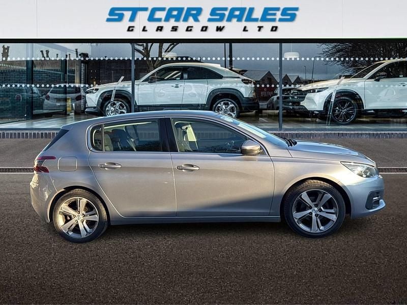 Usado Peugeot 308 Allure 130 HP (95 kW) 2019 Cinzento Citadino