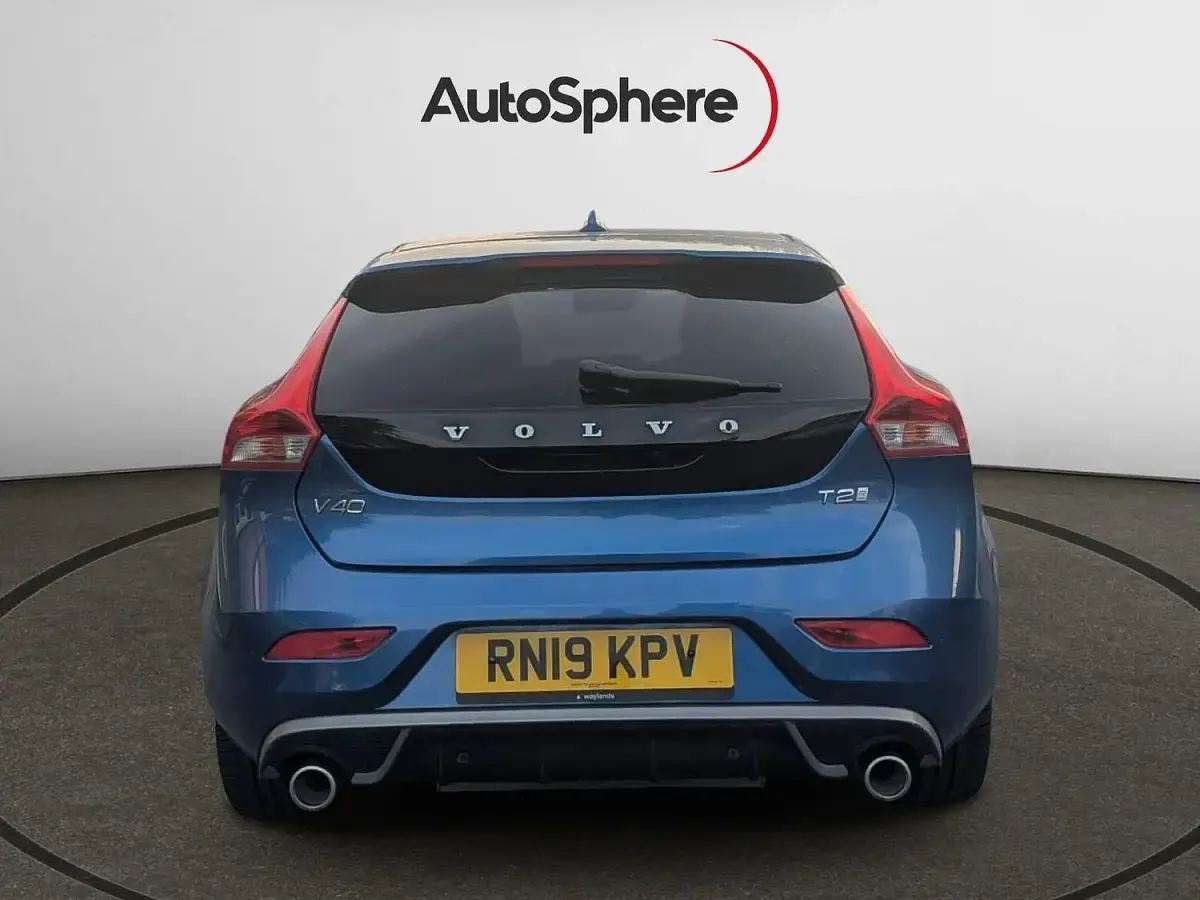 Used Volvo V40 R-Design 2019 Blue Hatchback