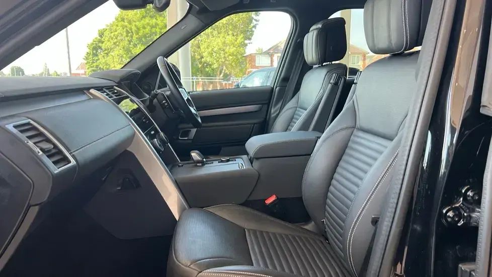 Used Land Rover Discovery HSE Dynamic 350 HP (257 kW) 2024 Black SUV