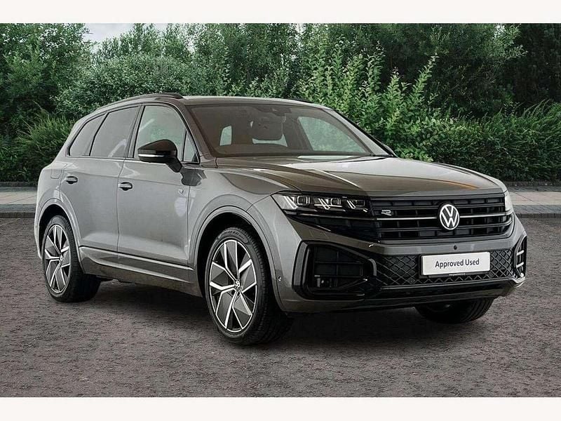 Silicon grey Used 2025 VW Touareg Black Edition SUV | £53,990 (Fair price) - Image 1/4