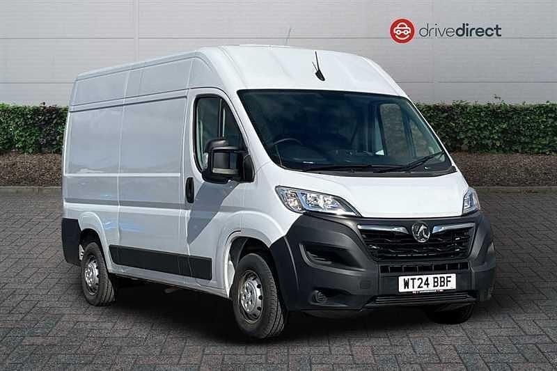 Solid kaolin white Used 2024 Vauxhall Movano S Van | £18,250 (Fair price) - Image 1/4