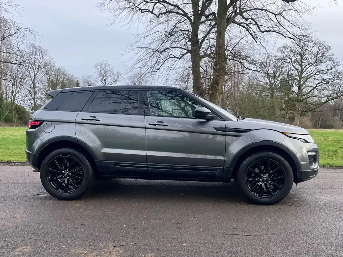 Used Land Rover Range Rover evoque SE 180 HP (132 kW) 2015 Grey Estate
