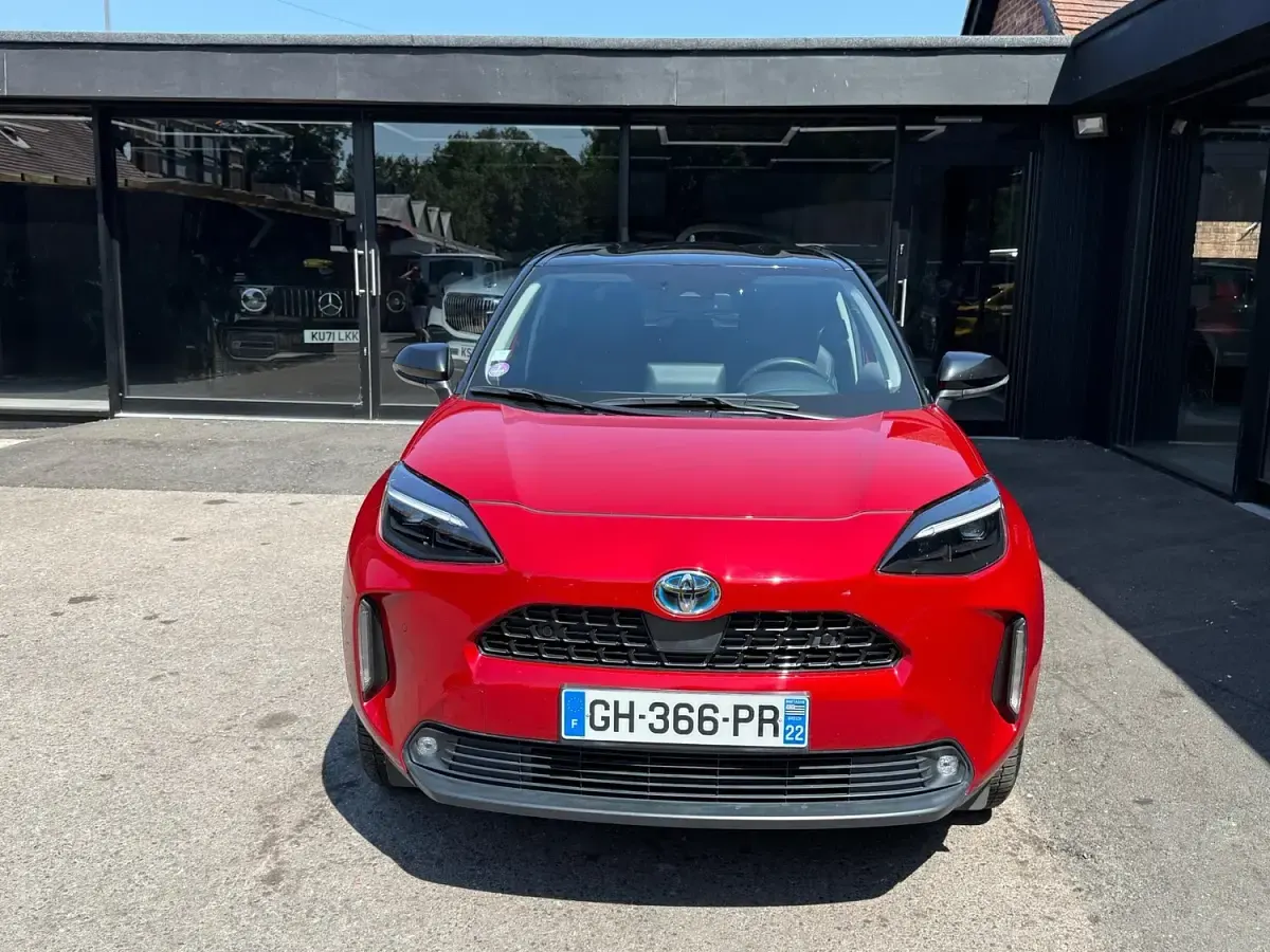 Used Toyota Yaris Hybrid Design 2022 Red Estate