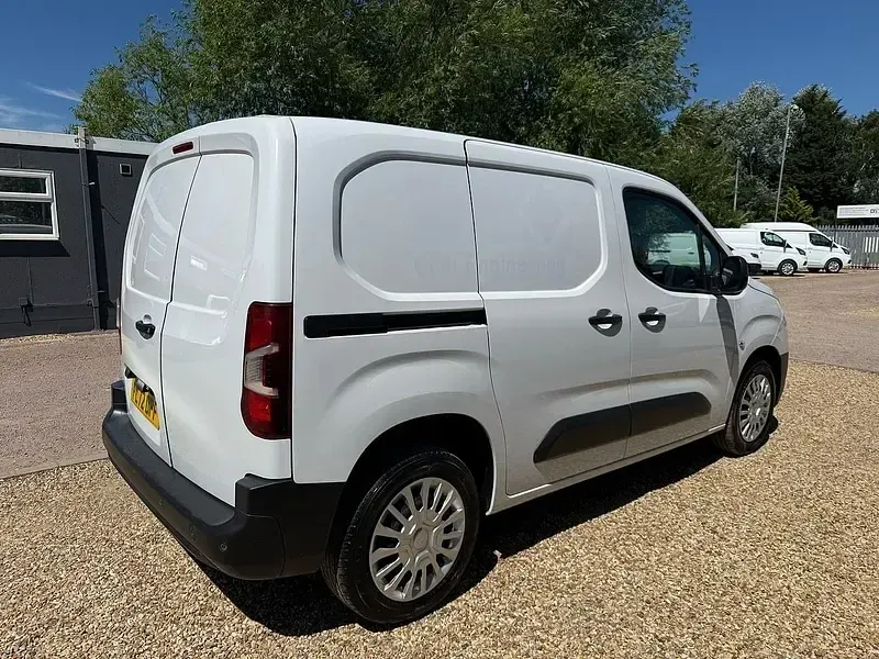 Used Toyota Proace 120 HP (88 kW) 2022 White MPV