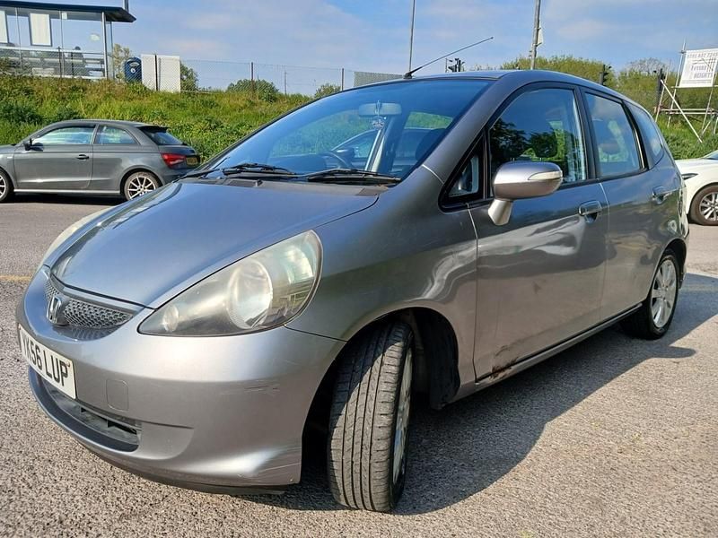 Used Honda Jazz SE 83 HP (61 kW) 2006 Silver Hatchback