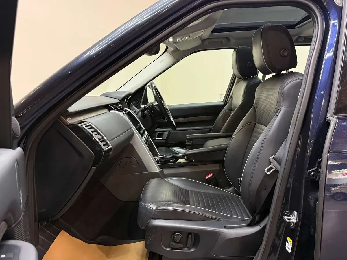 Used Land Rover Discovery 5 HSE 240 HP (176 kW) 2017 Blue SUV