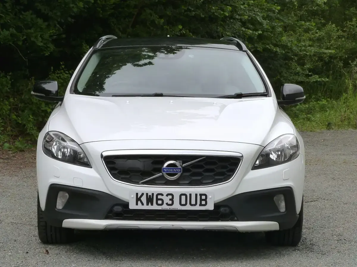 Used Volvo V40 SE 2014 White Hatchback